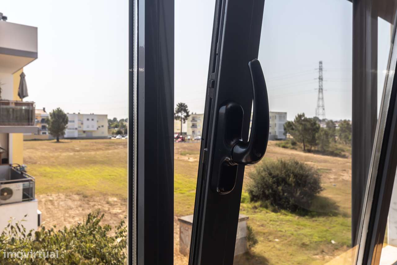 Moderno apartamento T3 com parqueamento e arrecadação-7