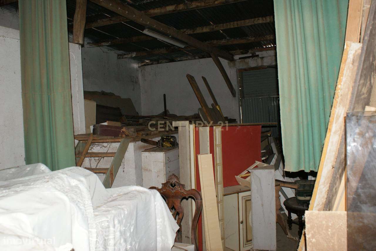 Espaçoso Térreo com Garagem em Localização Privilegiada-34