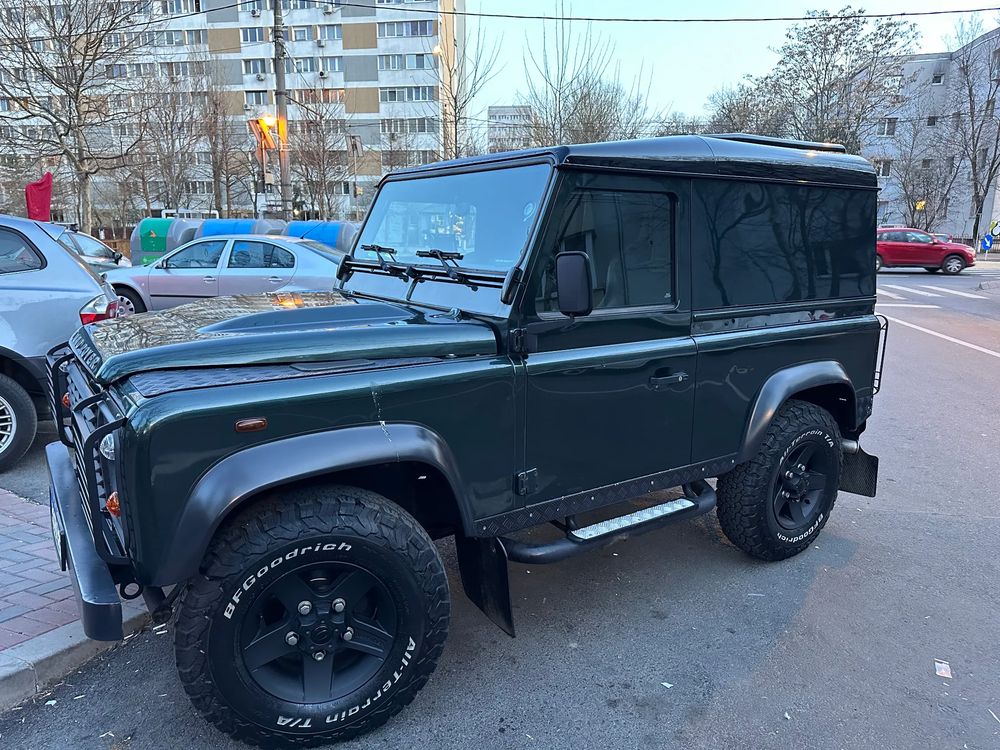 Land Rover Defender 2012