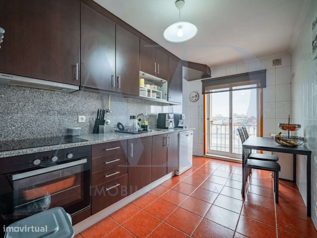 Apartamento T3 com varanda, e localização privilegiada em Vila do C...-6