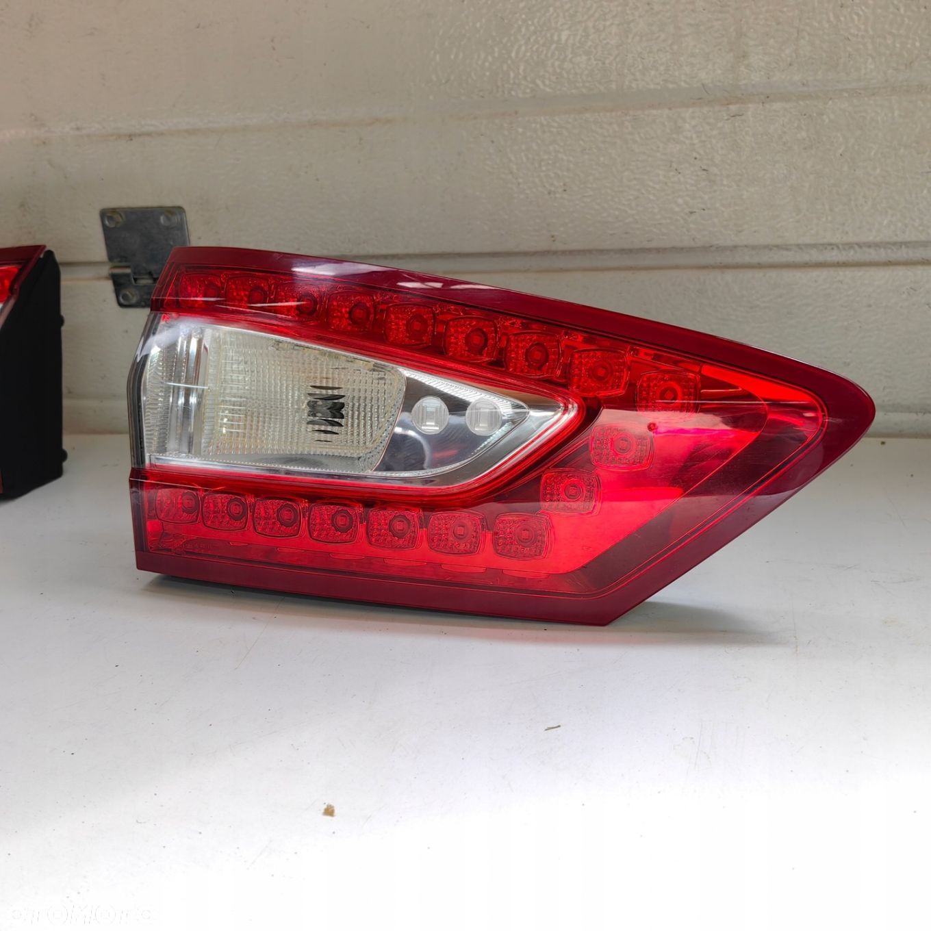 Lampa tylna lewa w klapę Ford Mondeo MK5 kombi - 3