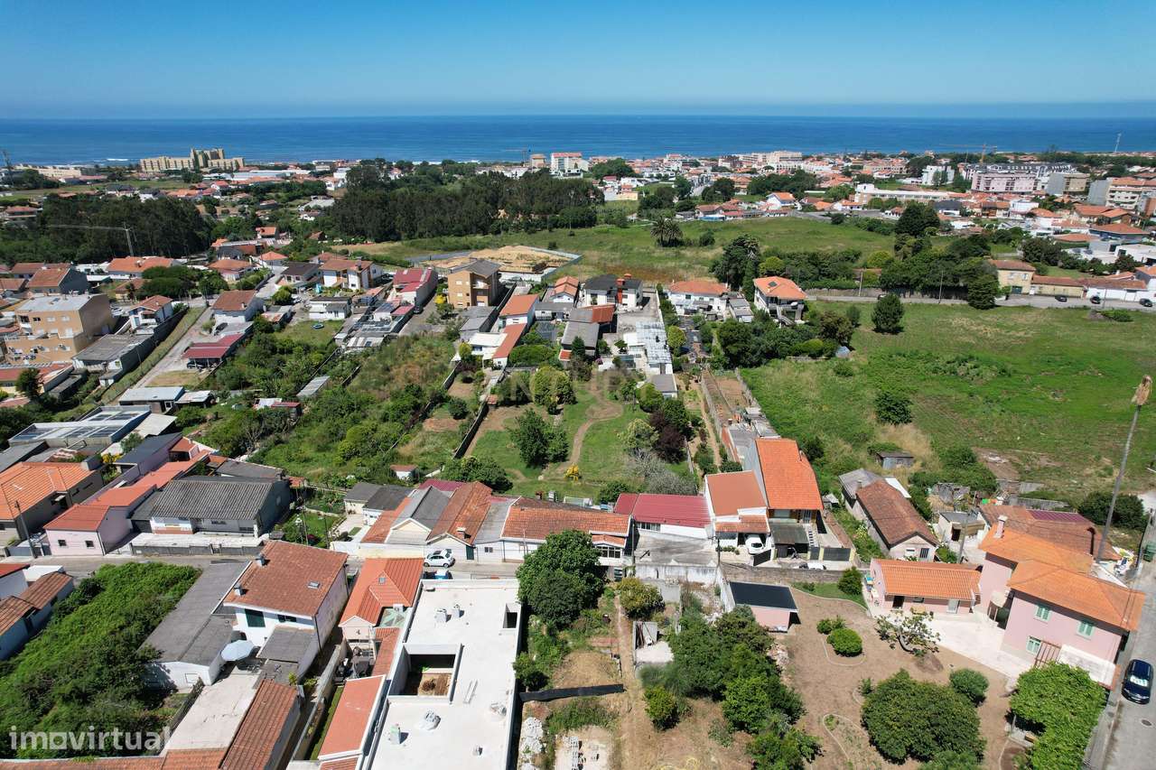 Moradia para Remodelação com Projeto Aprovado em São Félix da Marinha--11