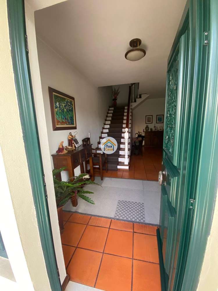 Moradia Geminada  de um dos lados do outro tem entarada e jardim em to-7