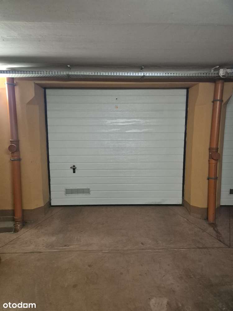 Sprzedam garaż w hali na Osowej Górze.