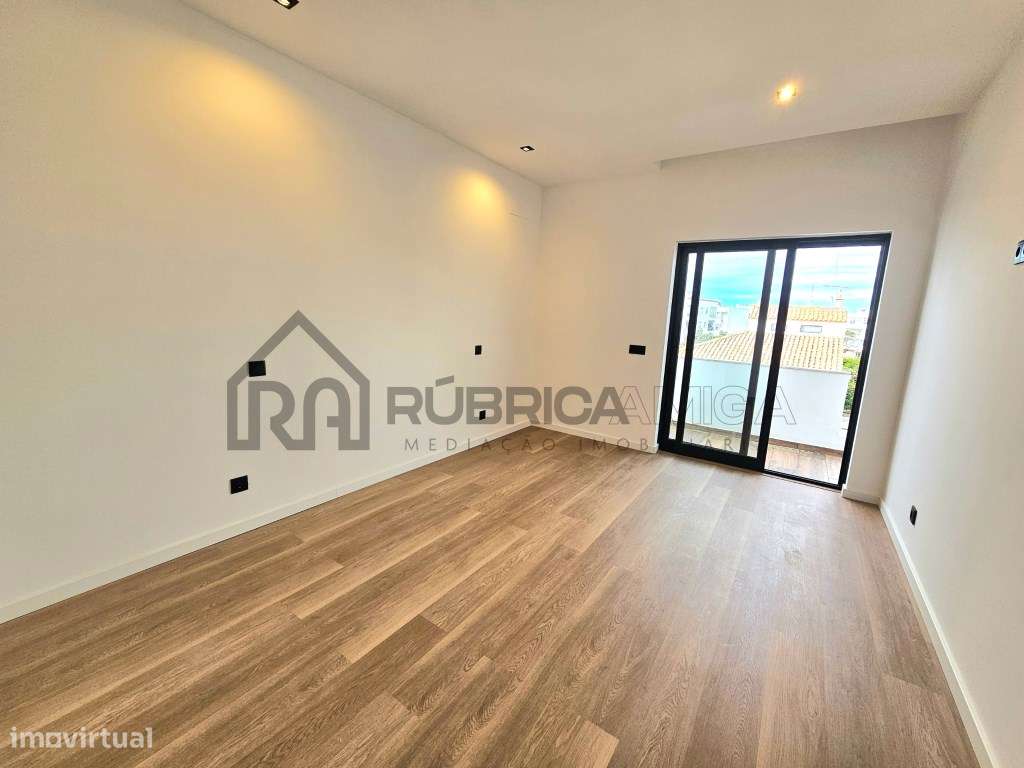 T3 renovado na zona de Betunes em Loulé-15