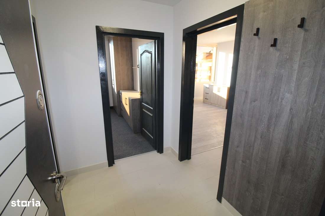 Vând imobil cu spații comerciale/apartamente D+P+3E în Hunedoara...-15