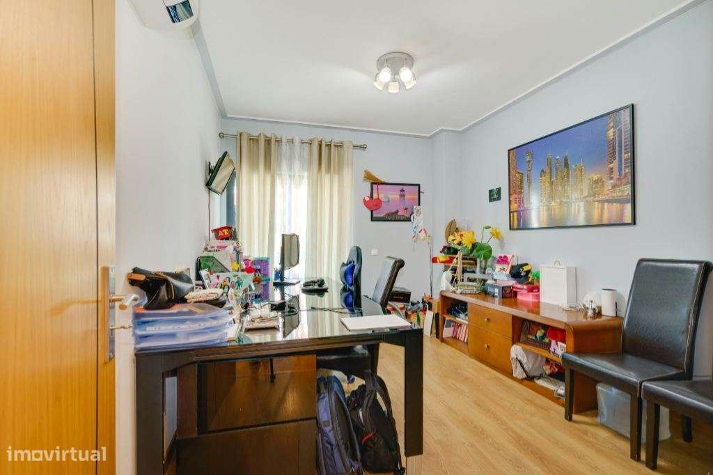 T4 de Luxo remodelado com 225 m², 2 Parqueamentos e Excelente Local...-18