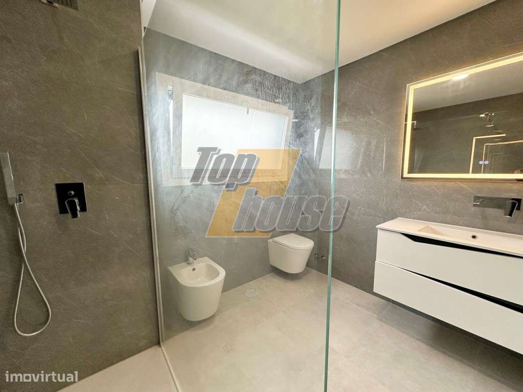 Moradia Isolada T4 Sobreda-16