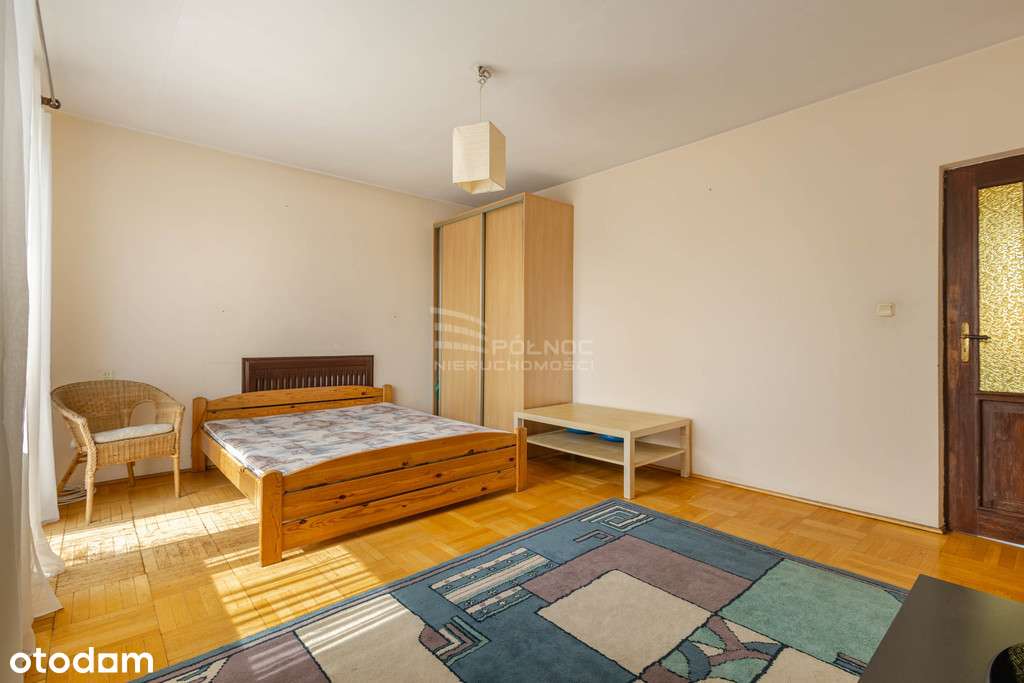 Unikalny, Duży Dom w Bliskiej Odległości od PKP-12