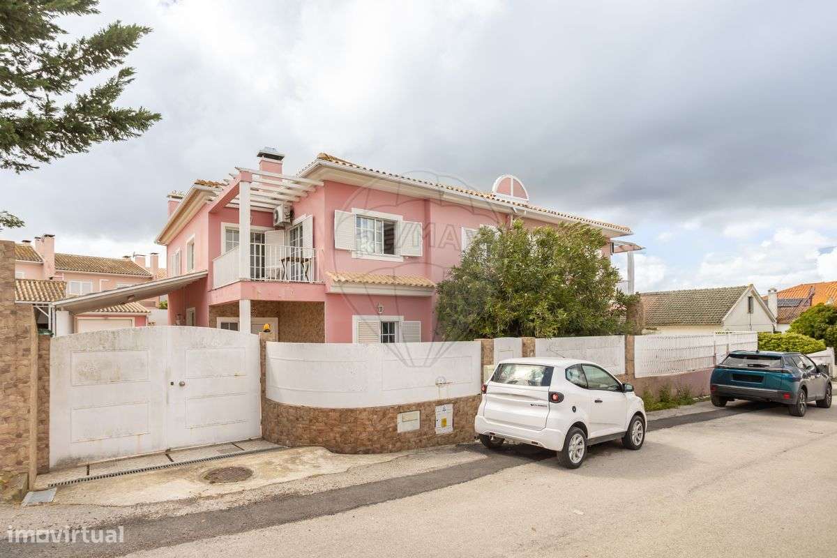 Moradia T4 em Quinta do Anjo-1