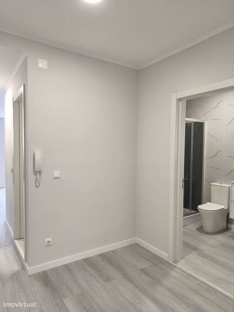 T2 Oeiras, Totalmente Remodelado, Bem Localizado, Com Arrecadação.-13