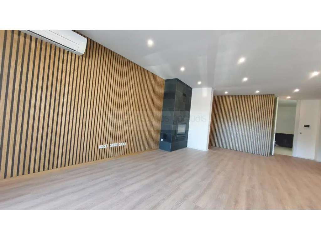 Moradia Geminada T4, com 2 suites-5