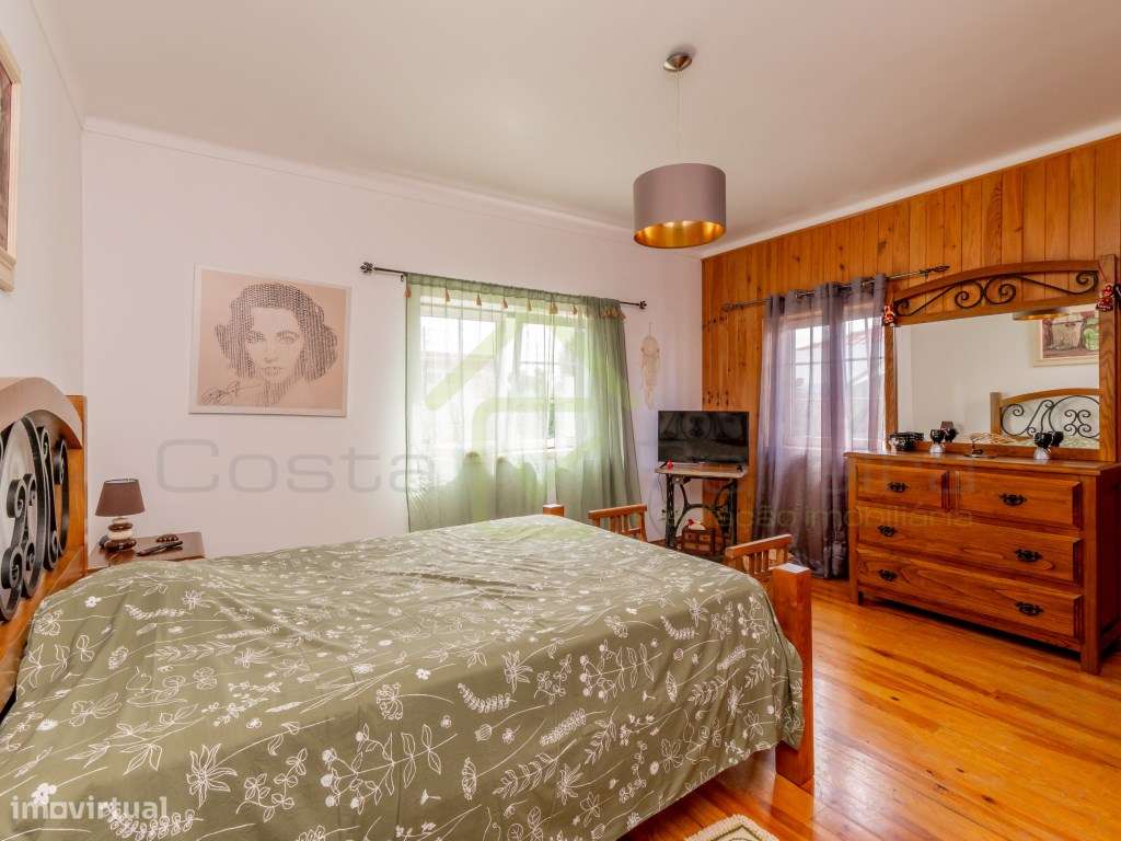 Quintinha com piscina inserida em terreno com 2950 m2-28