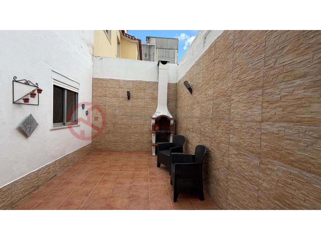 Apartamento T2 com logradouro e churrasqueira na Cova da Piedade, A...-7