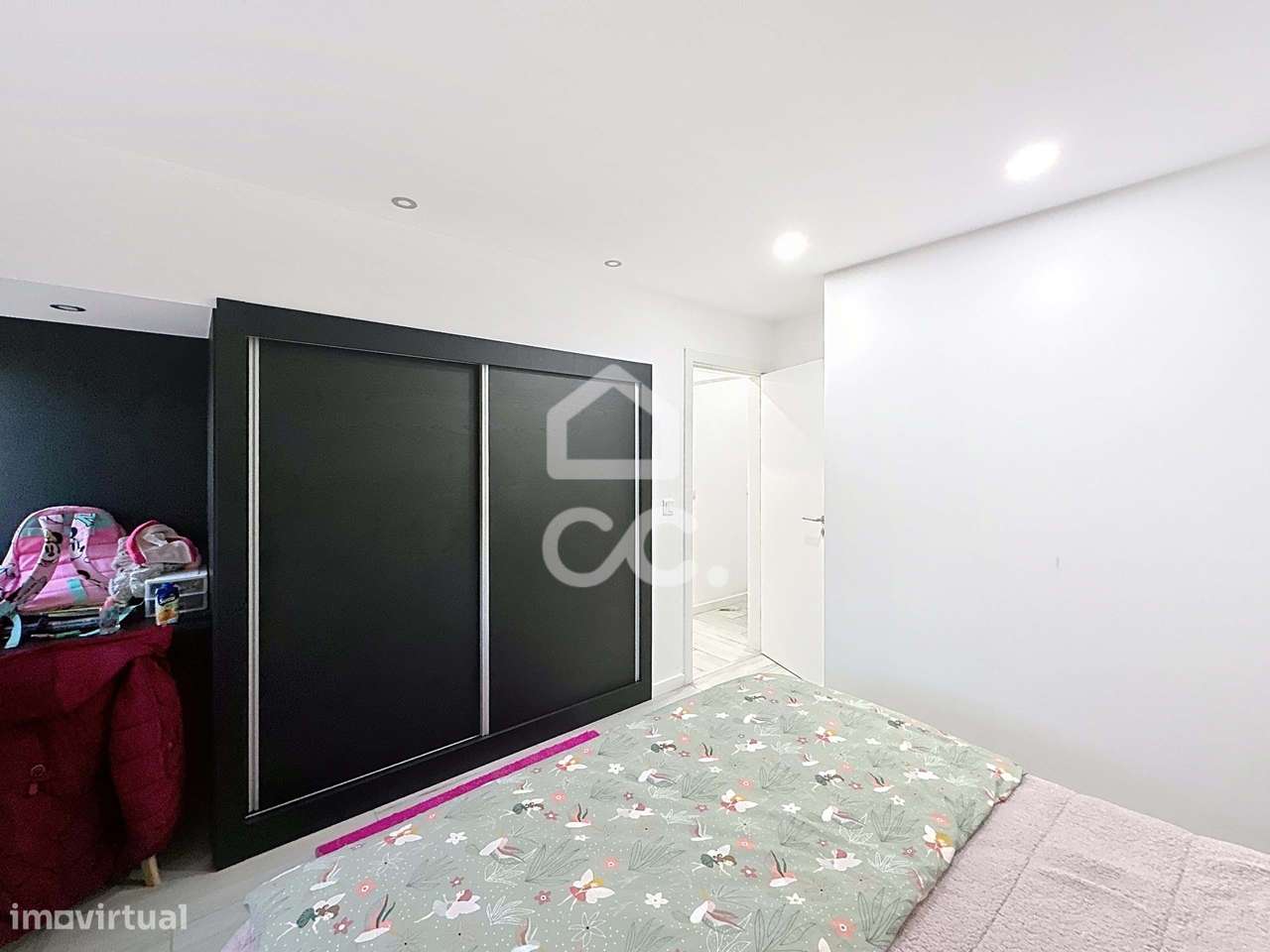 Apartamento T3 como novo, ideal para habitação própria ou investimento-5