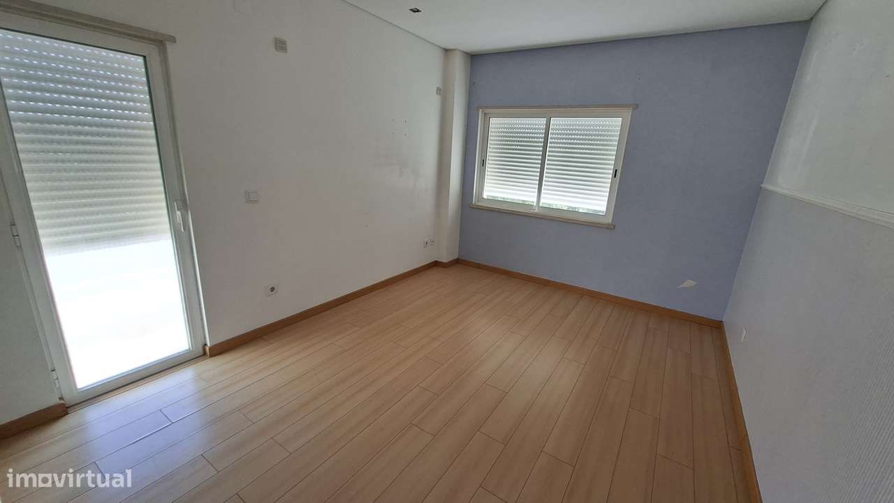 APT T3 com 162m2 com Arrecadação e Lugar de estacionamento Montijo-9