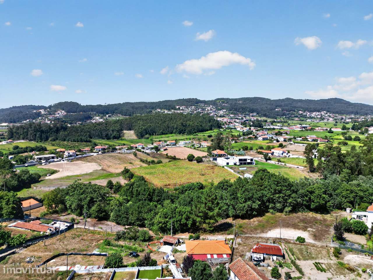 Moradia T3 com Suite, Jardim e Eficiência Energética A em Sequeade, Ba-34
