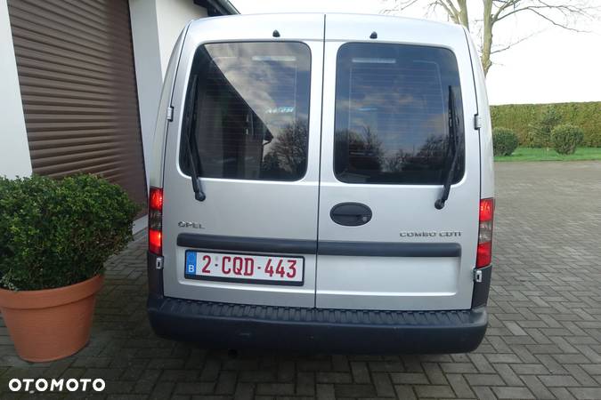 Opel Combo 1.3 CDTI DPF - 24