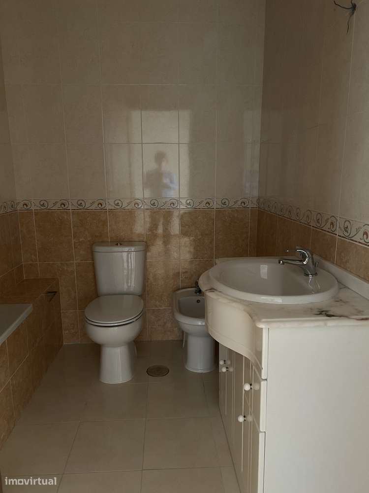 T3 Exelente c/  garagem tripla-5