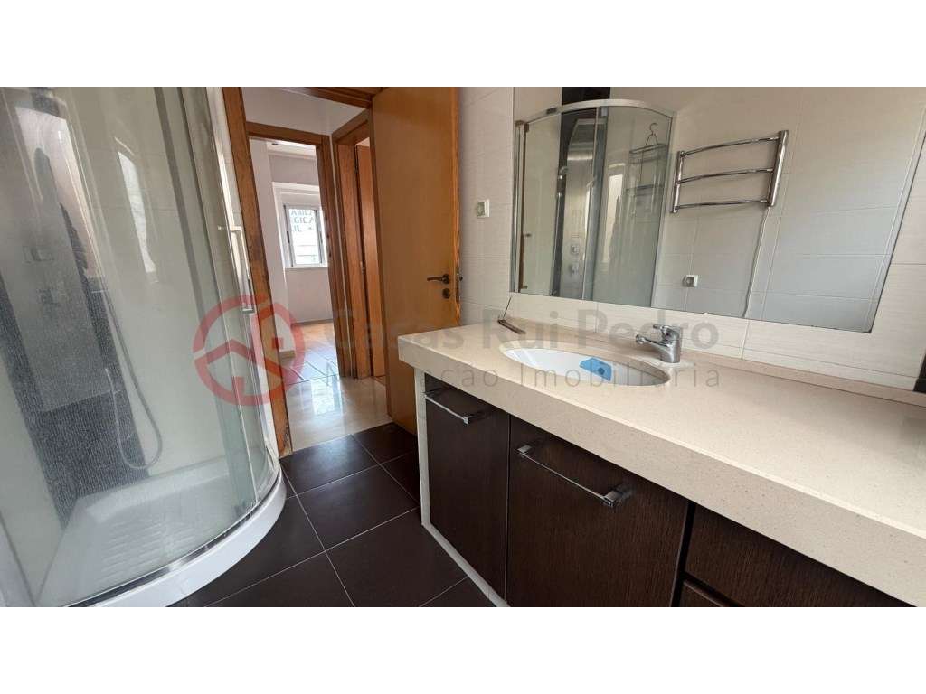 Apartamento T2 com logradouro e churrasqueira na Cova da Piedade, A...-25