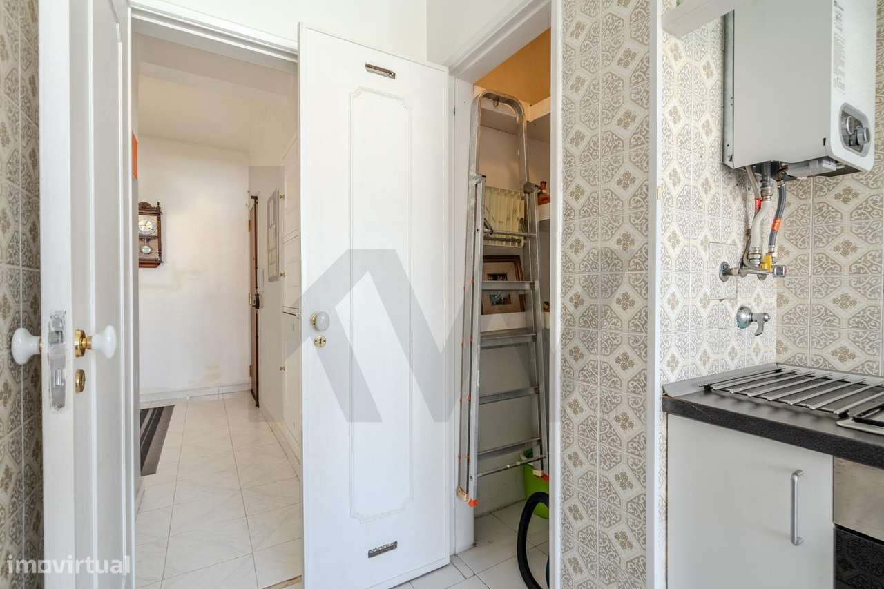 Luminoso Apartamento com Duas Frentes e Orientação Sul na Damaia – Pro-11
