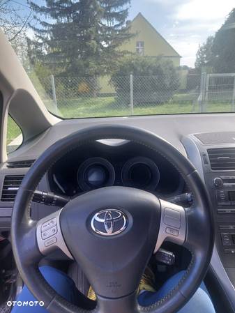 Toyota Auris 2.2 D-4D X + Exclusive - 2