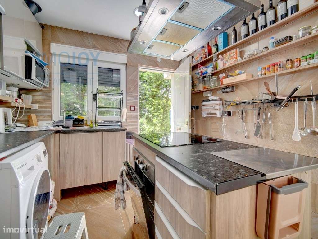 Charmosa Moradia T3 com Vista Mar no Alto do Lagoal-7