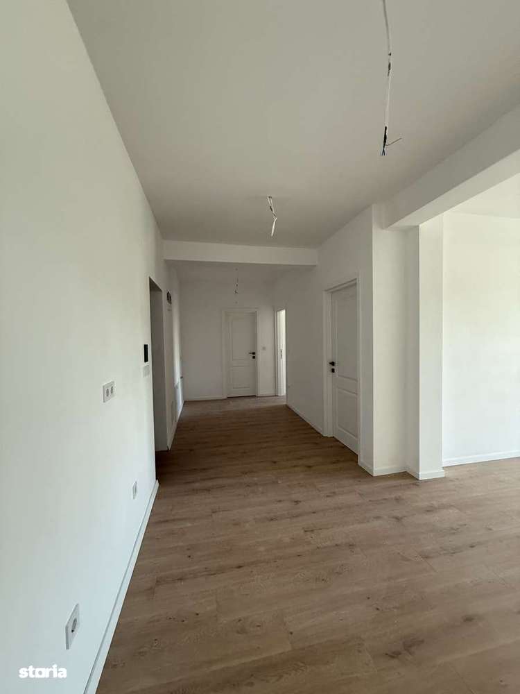 Apartament 3 camere , terasa generoasa și parcare subterană-1