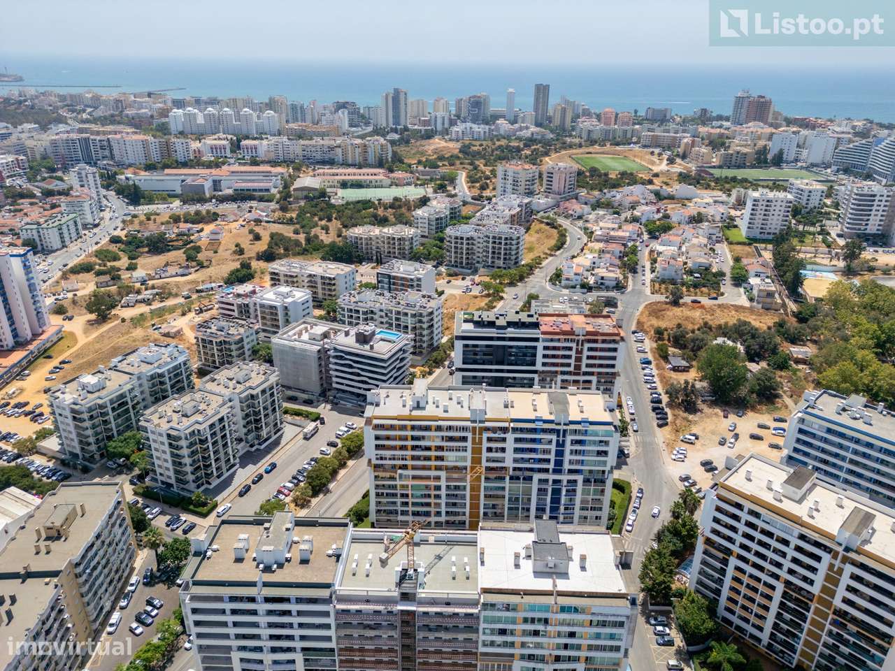 Apartamento T2 com Piscina, Varanda em Portimão-35