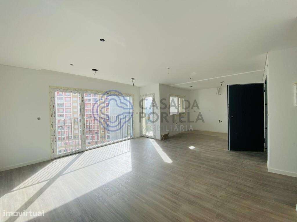 Apartamento T3 no 8.º andar em Santa Marta do Pinhal, com elevadores e - Grande imagem: 2/17