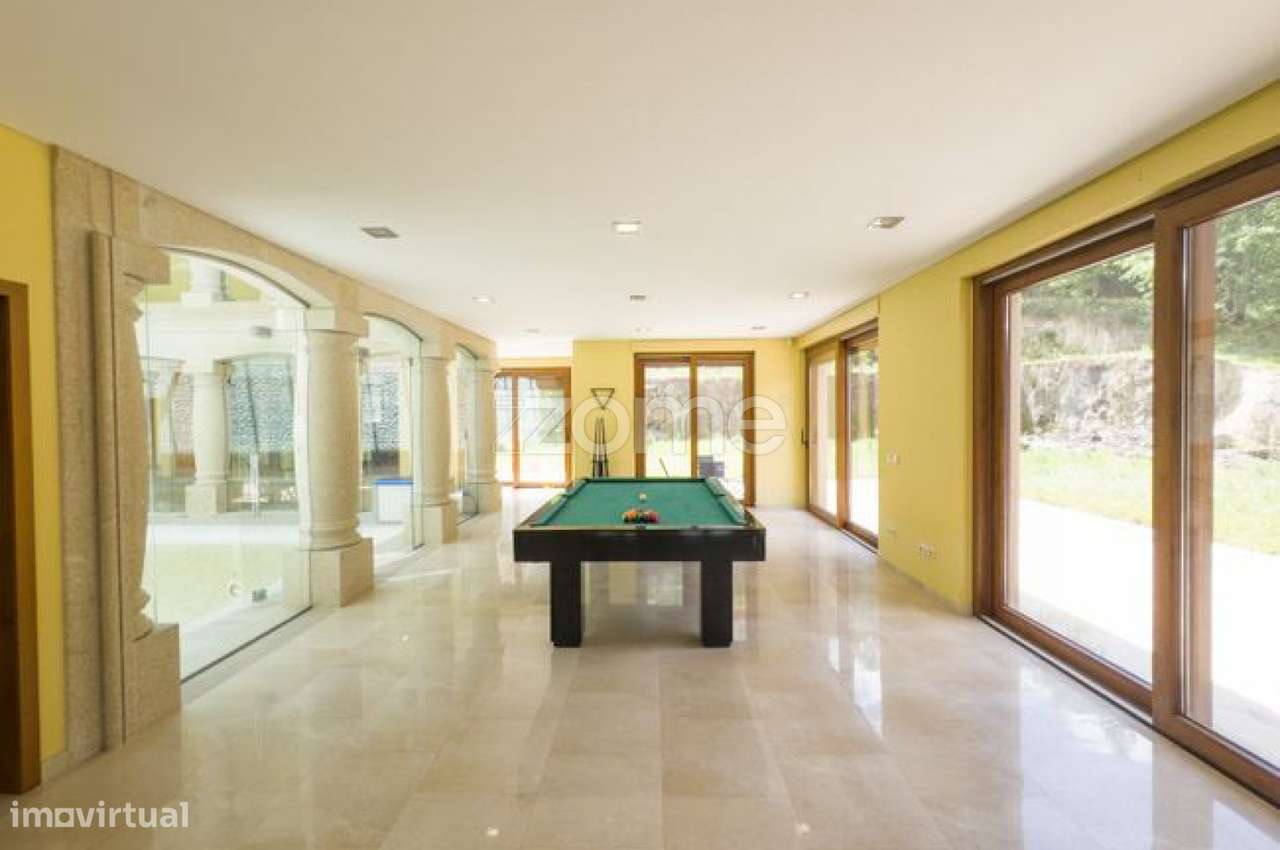 Palacete de Sonho com Piscina Interior e Vista para a Natureza - Grande imagem: 4/52