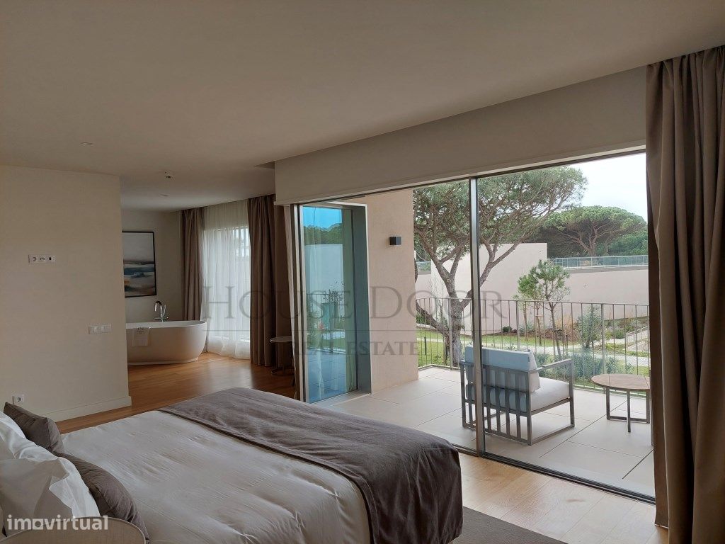 Apartamento T4 Duplex em Cascais com Piscina, Terraço e G...