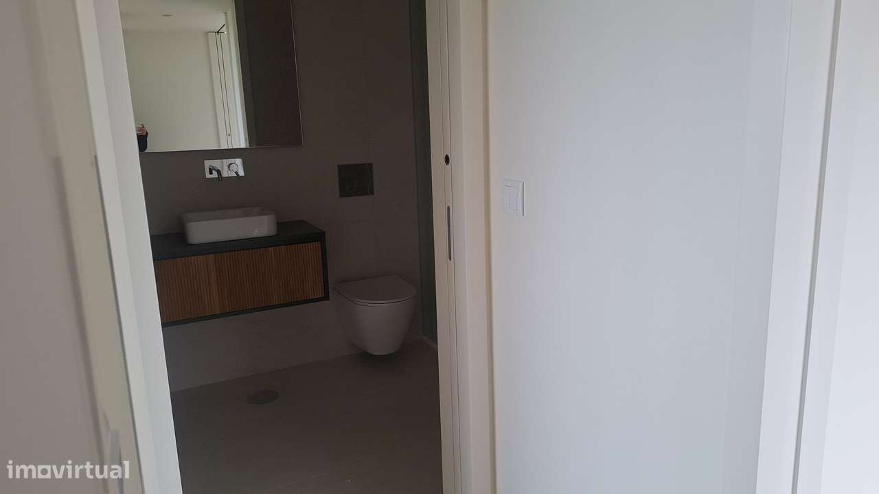 Apartamento T2 Varanda | Garagem|proximo cento Gaia| Pronto habitar-12