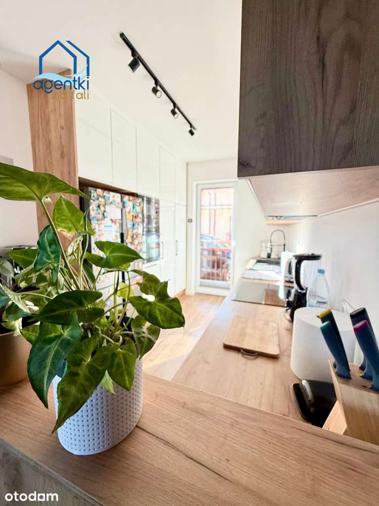 Rodzinny dom w zabudowie szeregowej z ogrodem .-0