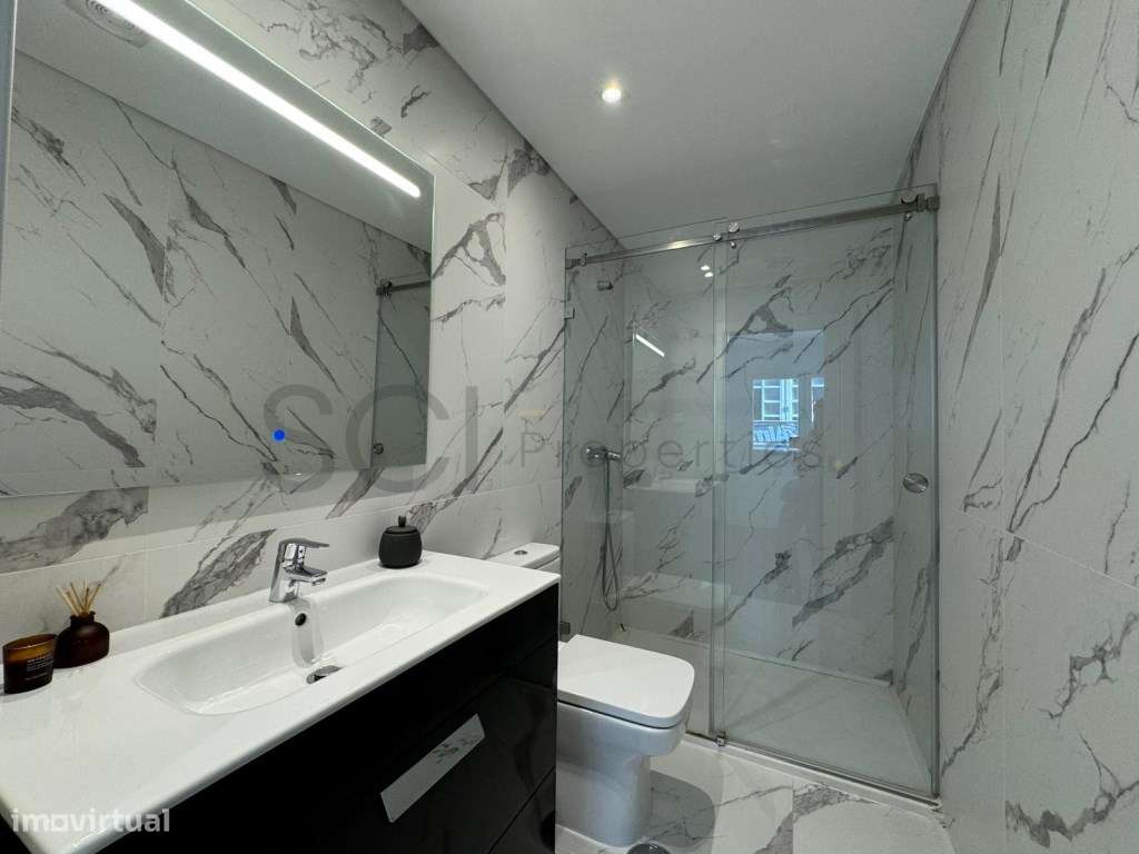 Apartamento T2 Centro de Almada Remodelado com Terraço-20