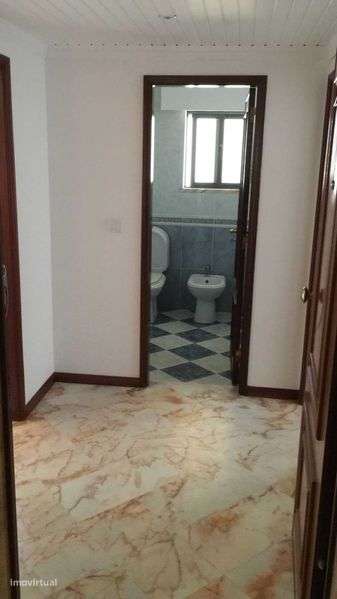 Oportunidade! T1+1 com Sótão, Varanda Total e a Minutos do Mar - Grande imagem: 5/12