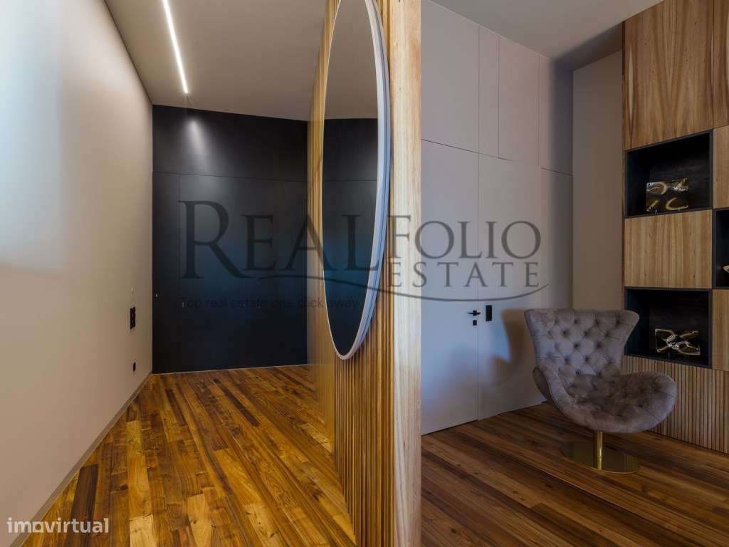 Moradia T4 com Piscina Infinita - Grande imagem: 4/33