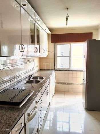 Apartamento T2 com elevador na Aldeia de Paio Pires-9