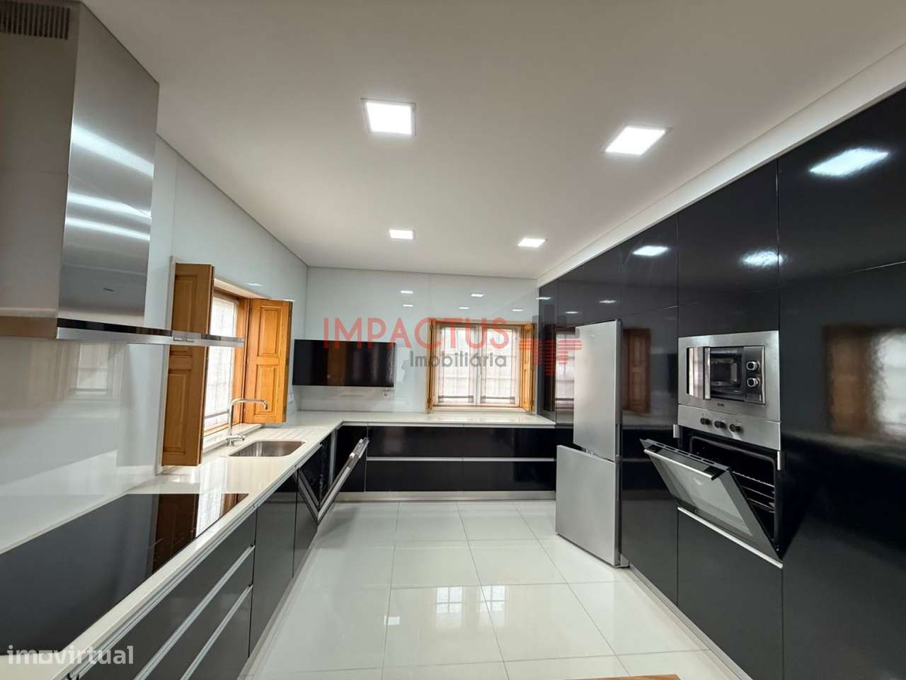 Imponente Moradia isolada com terreno de 1195m2-29