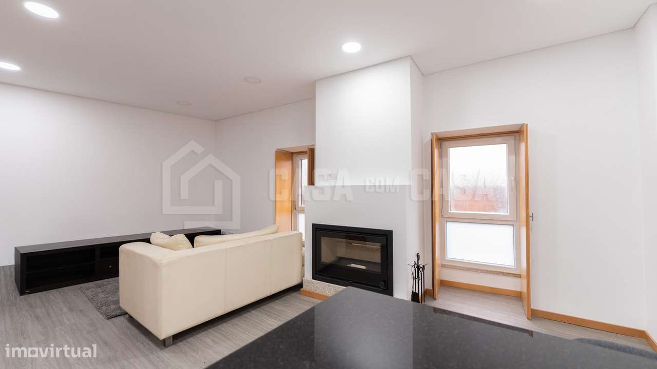 Moradia V3 Remodelada em Gumiei - Grande imagem: 3/12