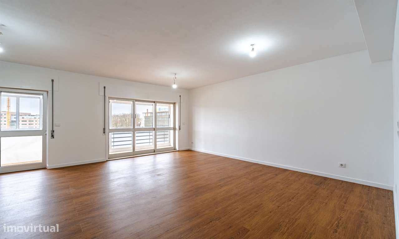 Apartamento T2 Remodelado - Garagem -Metro - Norteshopping- Matosinhos-7