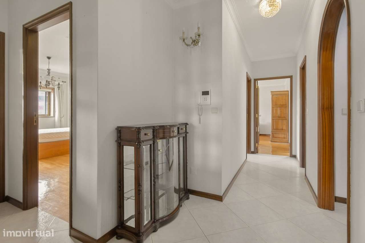 T4 com garagem fechada (38 m²) em Rio Tinto – Excelente oportunidade-8