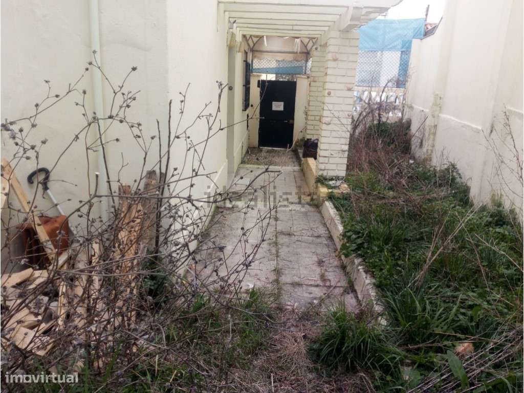 Moradia para Venda com Projeto Aprovado - Ideal para Investimento!-8