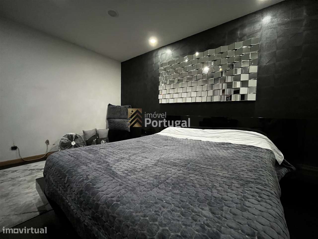 Amplo Ap. T4 Equipado, Prédio com Garagem Box e 2 Elevadores-22