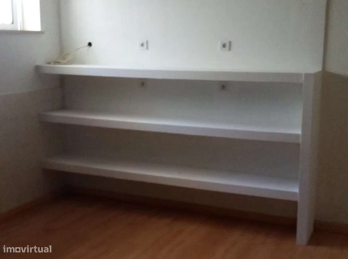 Escritório com 120m2 80.000 €-3