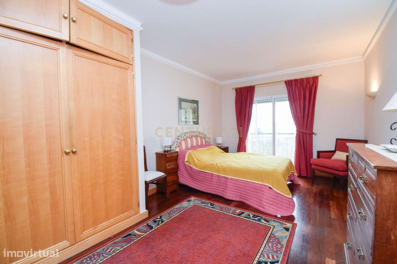 T2 com varanda, garagem e arrecadação – Cascais | Rua João Infante-14