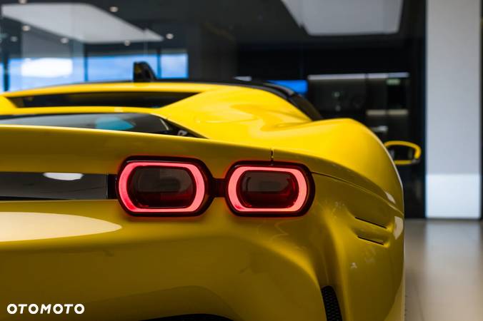 Ferrari SF90 Stradale - 10