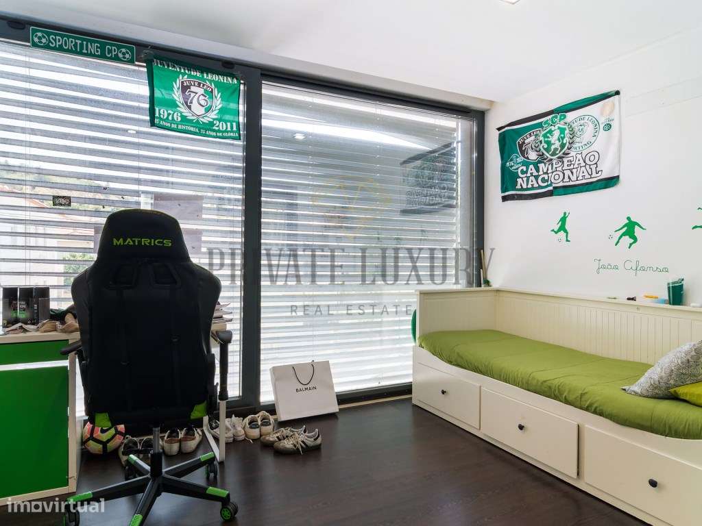 Moradia T4 Contemporânea com Piscina em Caxias-13