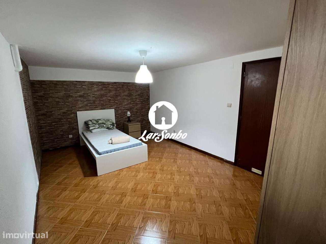 Apartamento T2 com CAVE e TERRAÇO de 80m2 à constituição-16