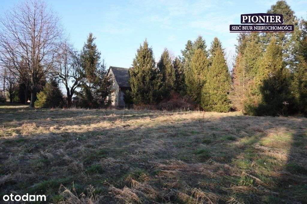 Działka zabudowana domem do kapitalnego remontu-0